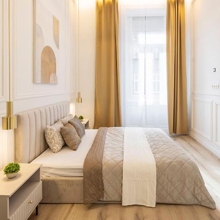 Exclusive & Prestigious Central Residence W/ Balcony Budapest Bagian luar foto