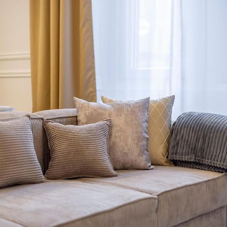 Exclusive & Prestigious Central Residence W/ Balcony Budapest Bagian luar foto