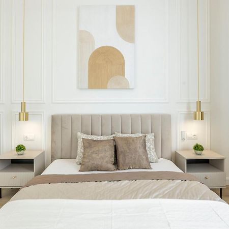 Exclusive & Prestigious Central Residence W/ Balcony Budapest Bagian luar foto