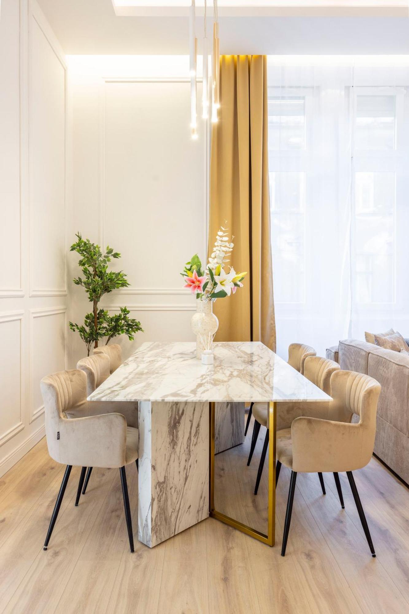 Exclusive & Prestigious Central Residence W/ Balcony Budapest Bagian luar foto
