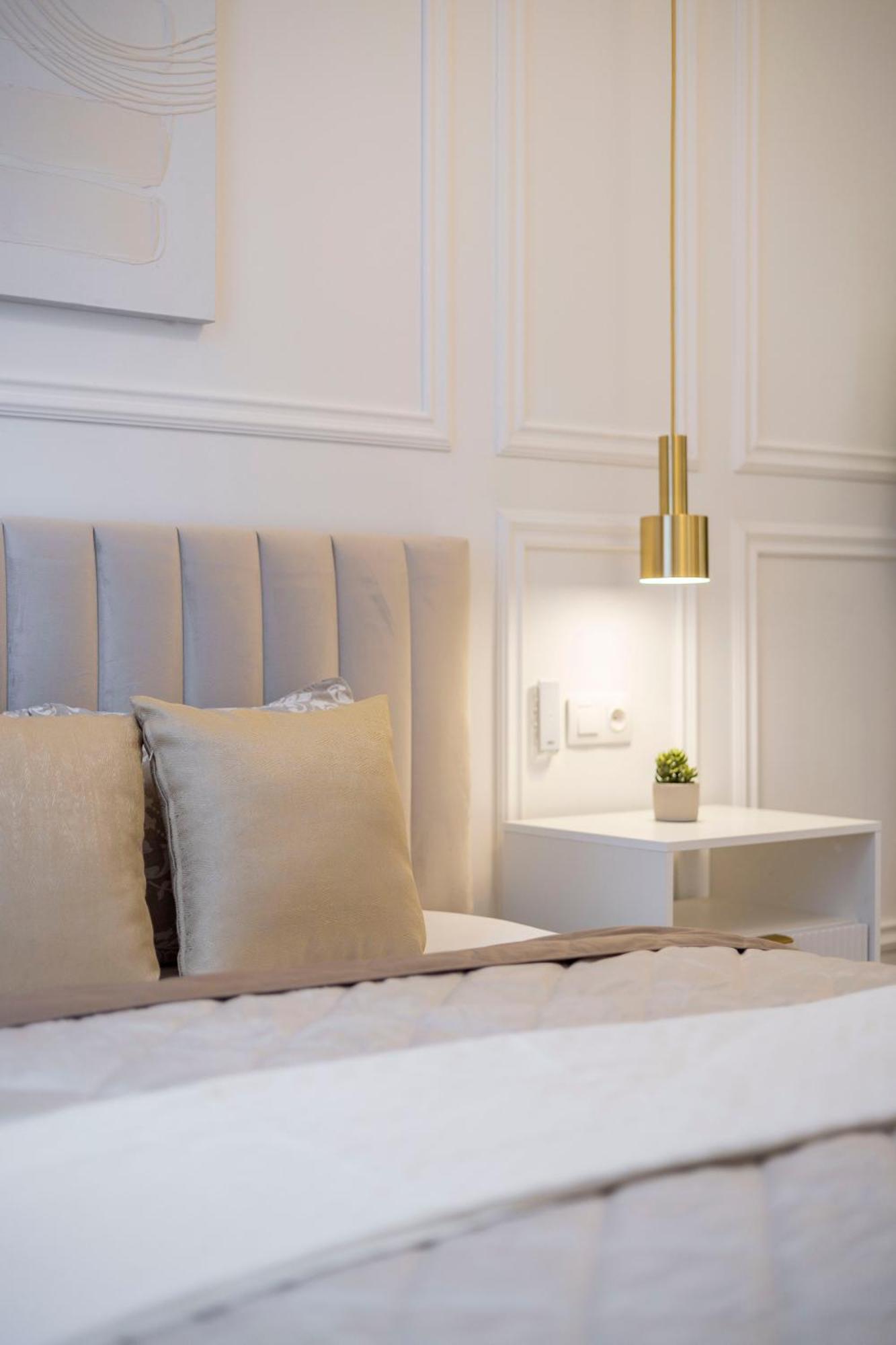 Exclusive & Prestigious Central Residence W/ Balcony Budapest Bagian luar foto