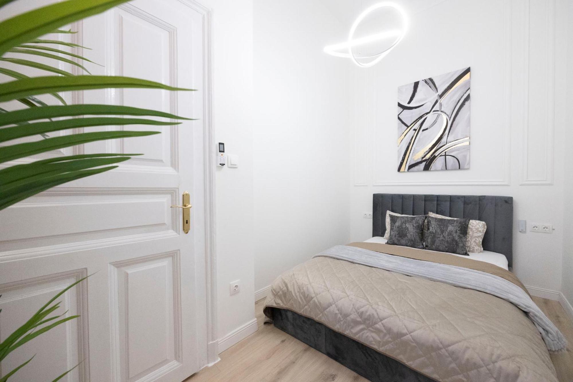 Exclusive & Prestigious Central Residence W/ Balcony Budapest Bagian luar foto