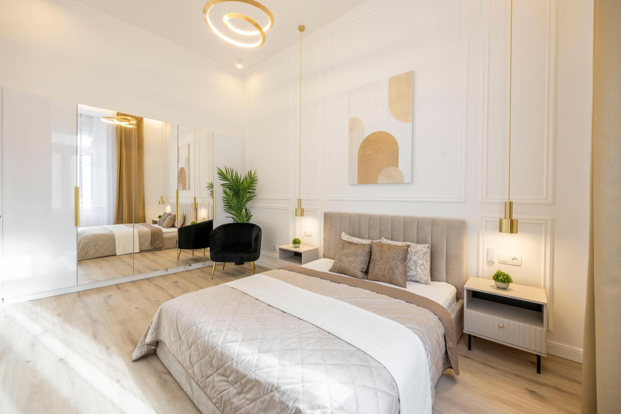 Exclusive & Prestigious Central Residence W/ Balcony Budapest Bagian luar foto